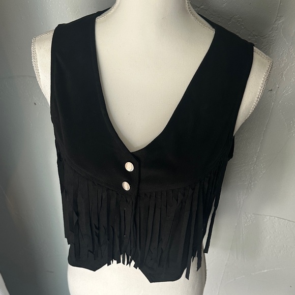 Elegant Black Fringe Sleeveless Top - Picture 4 of 9